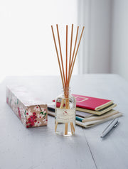 The best way to fragrance every room 24/7! Soap & Paper Factory’s 3.65 oz Reed Diffusers last up to six months and we recommend you flip the reeds often to instantly infuse any space. Additional reeds available for purchase.  Flowering Currant is the perfect balance of tart, crisp notes.