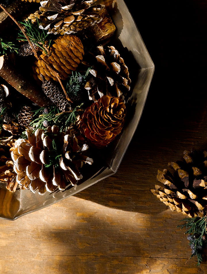 Compare with Thymes Fraiser Fir. Gorgeous woodland potpourri is so beautiful you may think Roland himself went into the woods and made it! Our blend of rustic pine cones, big pieces of "Burch"  and sprigs of juniper bring the forest inside. Enjoy a generous offering of rustic, potpourri drenched in our incredible Roland Pine! Naturally fresh, our potpourri comes in a clear cello bag and pretty custom ribbon, making it a perfect gift!