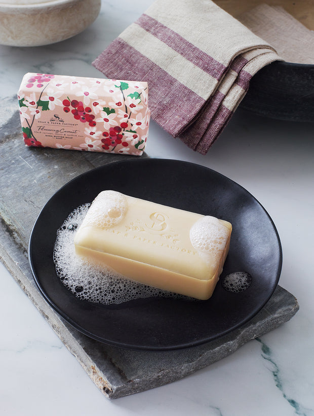 Our extra-gentle 100% vegetable soap is enriched with nourishing Shea Butter for a creamy and luxurious lather. Flowering Currant is the perfect balance of tart, crisp notes of fresh citrus and rich floral.