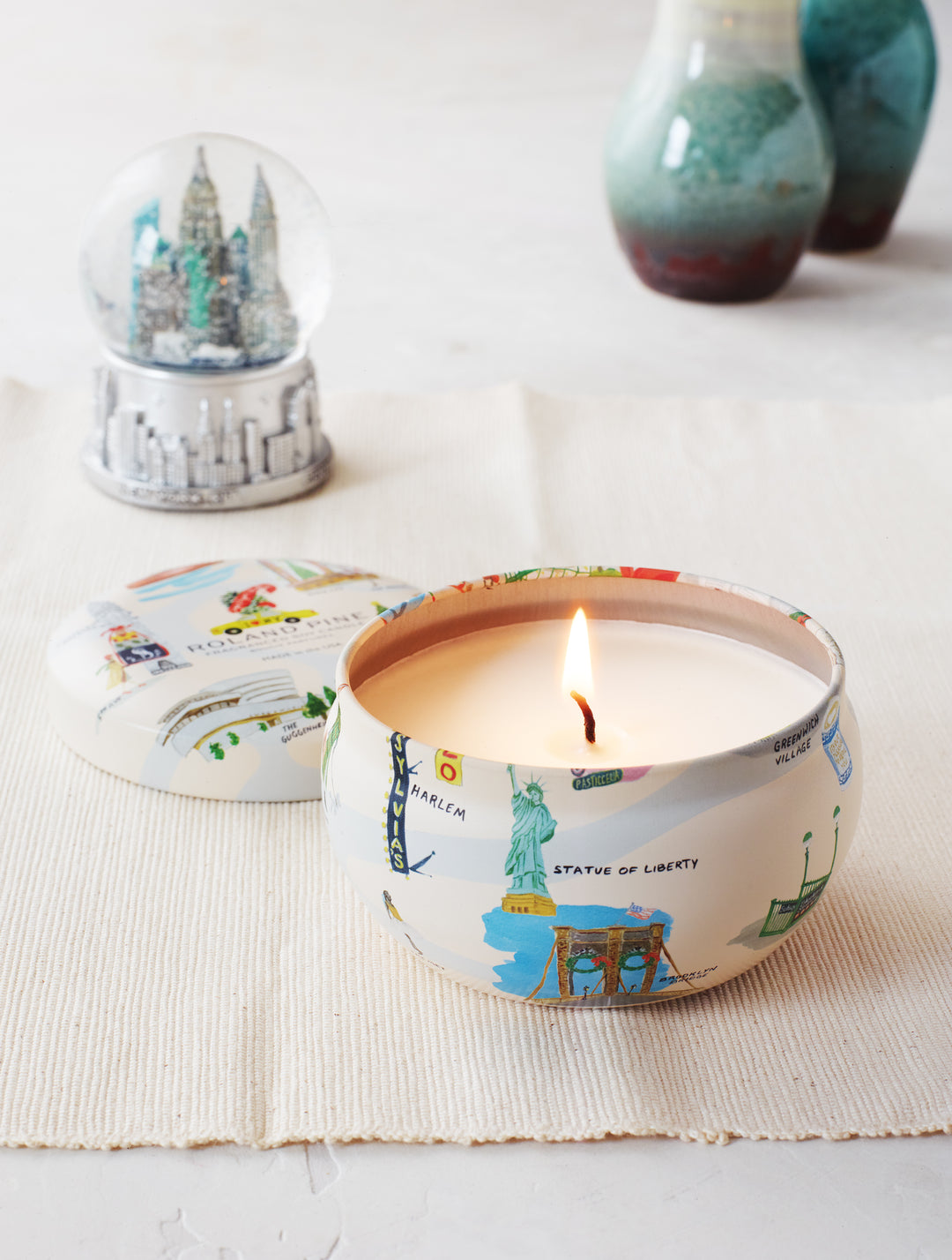 Holiday in New York Roland Pine Tin Candle *NEW*