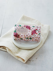 Our extra-gentle 100% vegetable soap is enriched with nourishing Shea Butter for a creamy and luxurious lather. Flowering Currant is the perfect balance of tart, crisp notes of fresh citrus and rich floral.