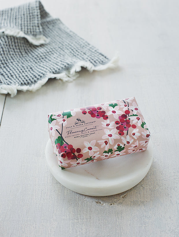 Our extra-gentle 100% vegetable soap is enriched with nourishing Shea Butter for a creamy and luxurious lather. Flowering Currant is the perfect balance of tart, crisp notes of fresh citrus and rich floral.