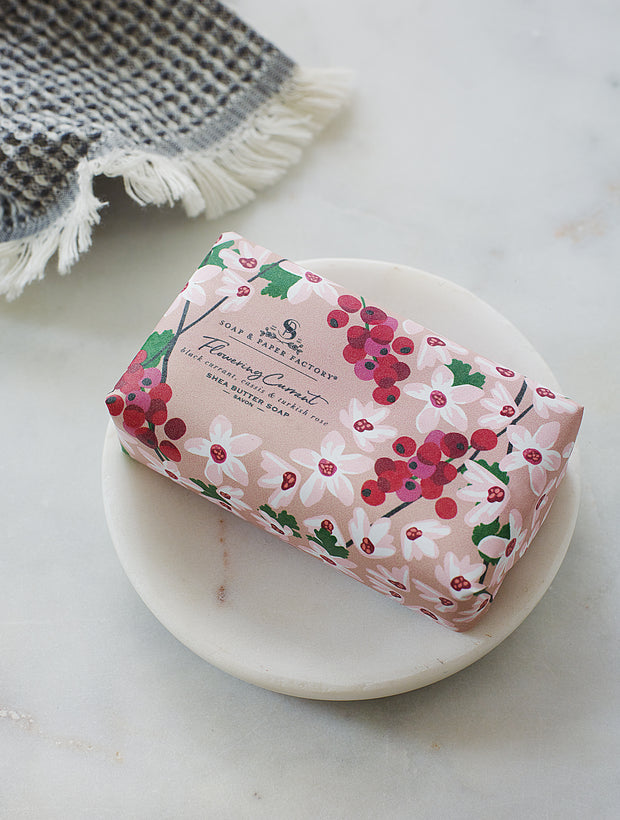 Our extra-gentle 100% vegetable soap is enriched with nourishing Shea Butter for a creamy and luxurious lather. Flowering Currant is the perfect balance of tart, crisp notes of fresh citrus and rich floral.