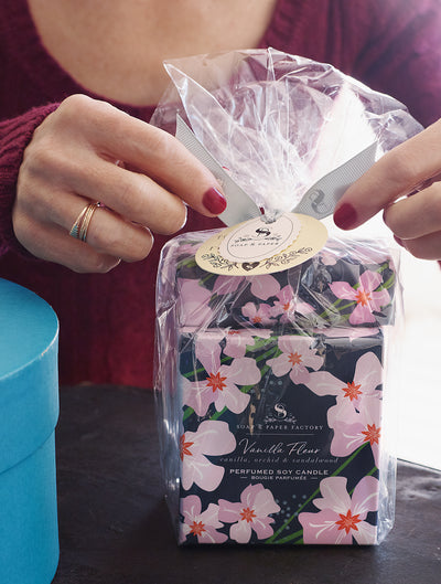 Vanilla Fleur Large Soy Candle & Soap Gift Set