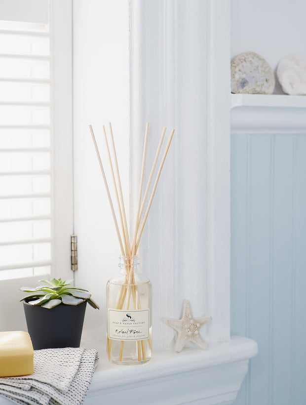 Compare with Thymes Fraiser Fir. Our best-selling diffuser is the perfect way to fragrance your space! Its simple, chic design adds a pop to your home decor while its powerhouse formulation will permeate the air with the aroma of Roland Pine! Siberian Fir, Pine and Cilantro combined perfectly to create a festive, fresh aroma all year long, and is a MUST during the holiday season. 