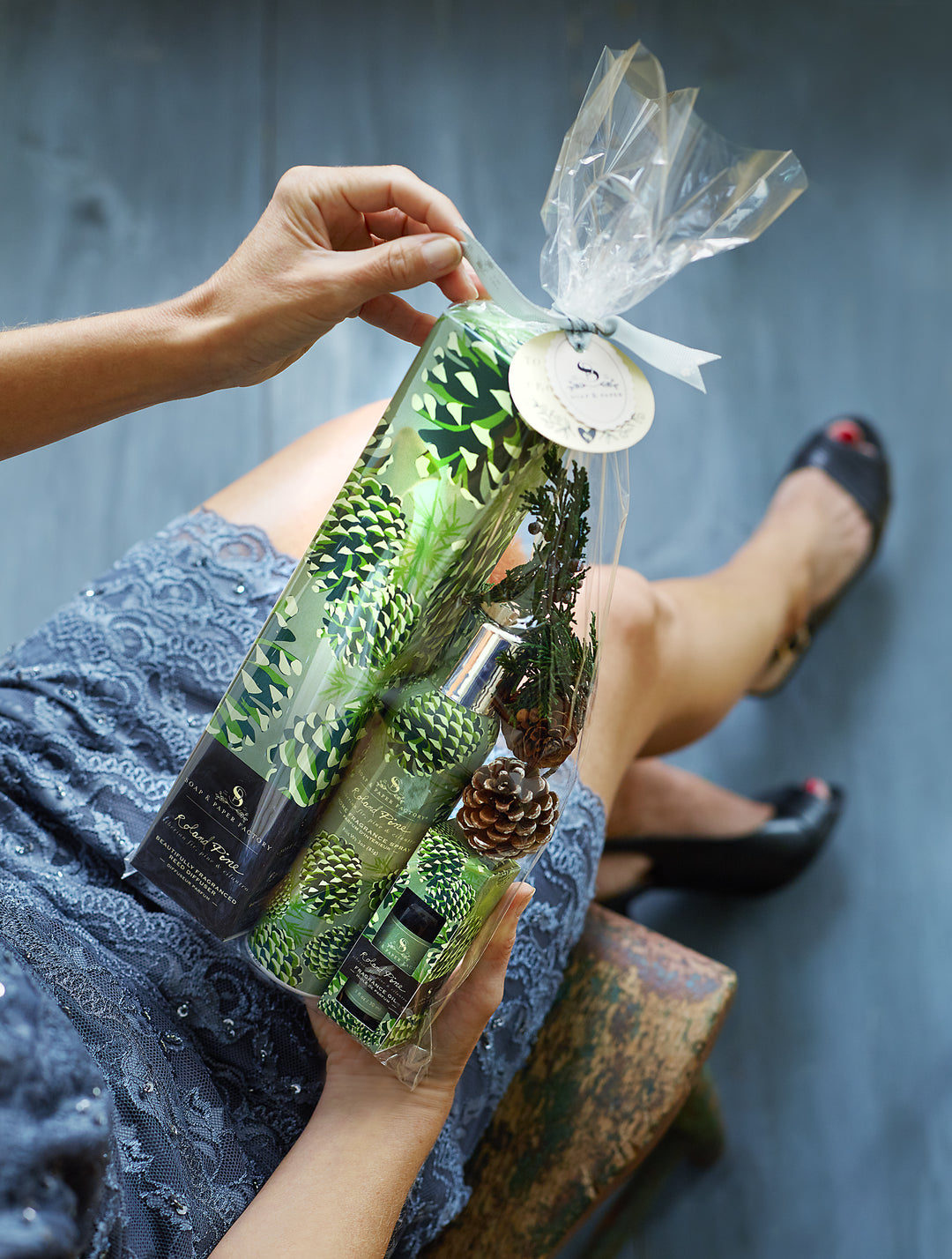 Roland Pine Diffuser, Fragrance Spray and Fragrance Oil will keep your entire home/office fragrant with festive notes of Fir & Pine. Each gift set is hand wrapped.