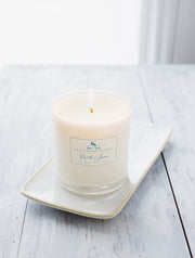 North Shore soy candles feature deeply layered notes of sea salt & lush, watery florals that will transport you to the edge of the sea with crashing waves, hot sun and sandy beaches. This single-wick soy candle burns clean and bright for up to 65 hours.