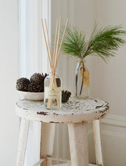 Compare with Thymes Fraiser Fir. Our best-selling diffuser is the perfect way to fragrance your space! Its simple, chic design adds a pop to your home decor while its powerhouse formulation will permeate the air with the aroma of Roland Pine! Siberian Fir, Pine and Cilantro combined perfectly to create a festive, fresh aroma all year long, and is a MUST during the holiday season. 